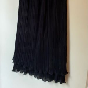 Tea length chiffon crepe skirt.